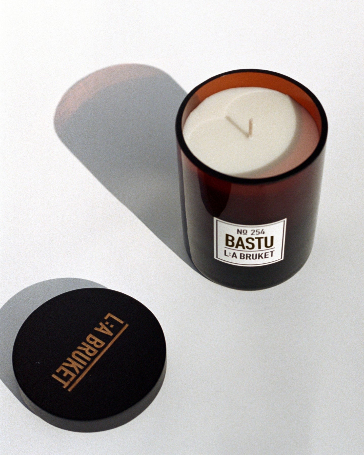 L:A BURKET- No.254 Duftkerze Bastu - 260 g