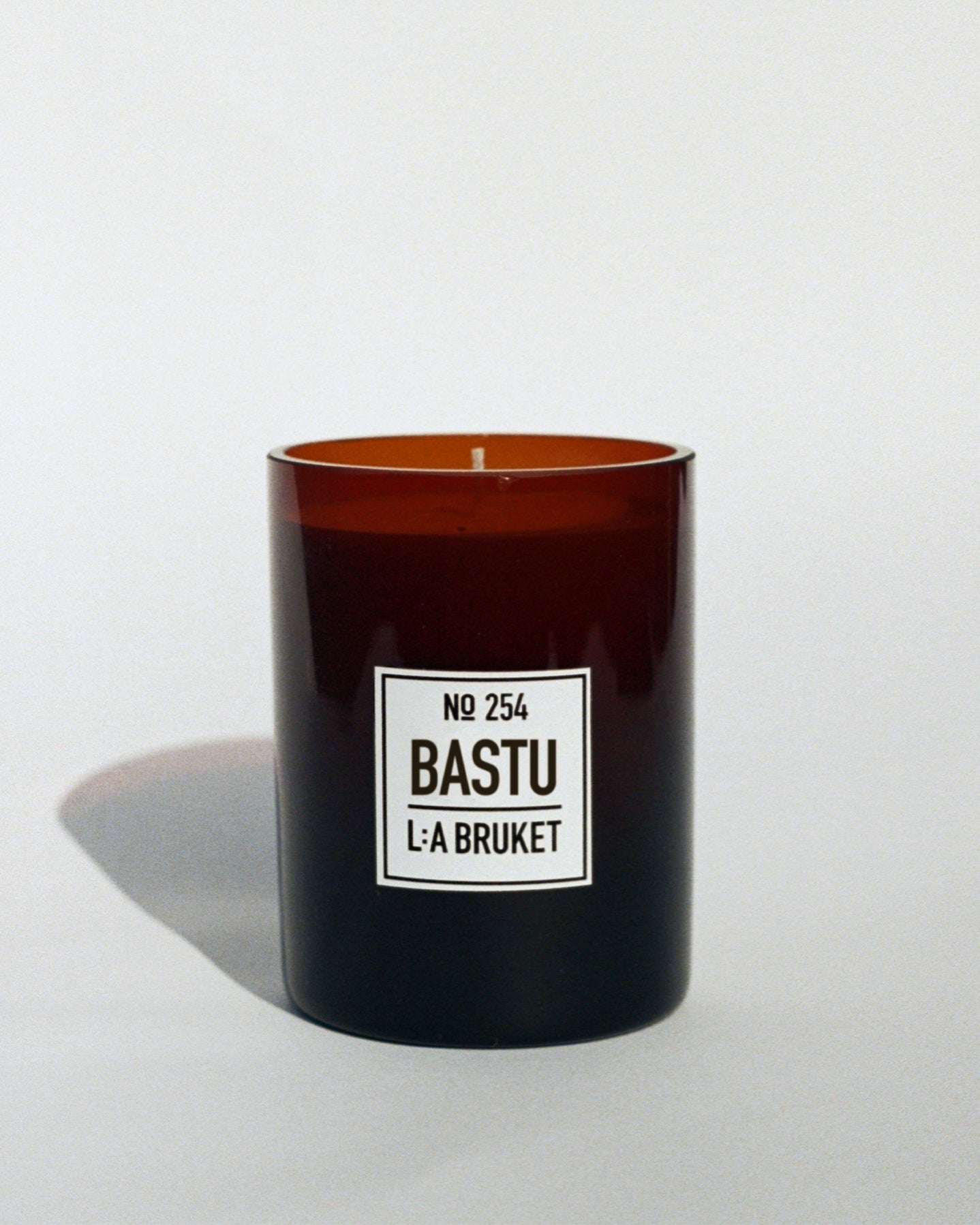 L:A BURKET- No.254 Duftkerze Bastu - 260 g