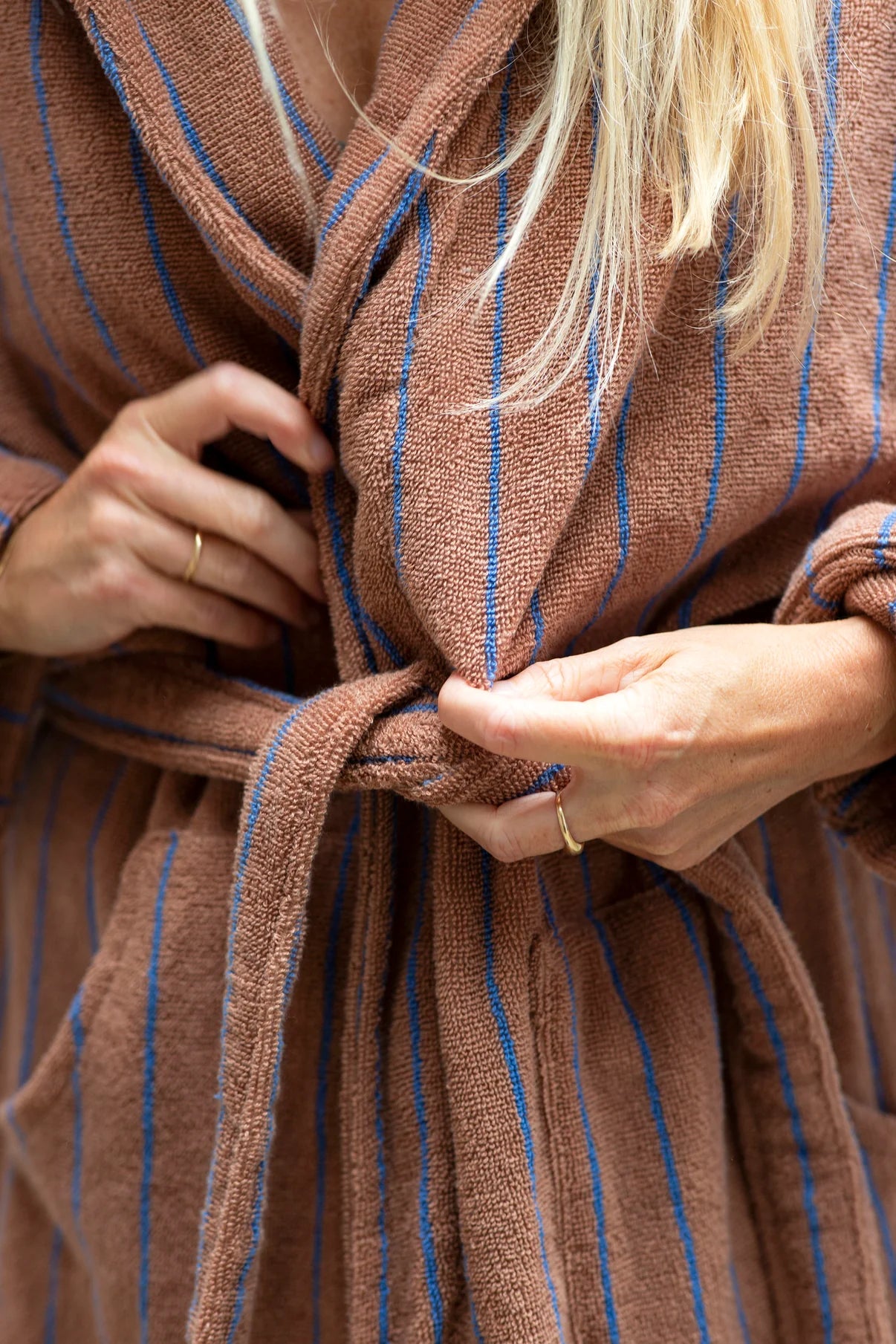 Bongusta - Naram Bathrobe - camel & ultramarine