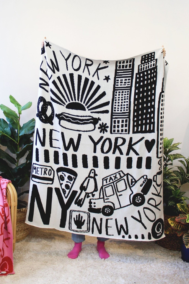 Calhoun & Co New York NEW YORK CITY KNIT BLANKET in NEW YORKER BLACK & WHITE