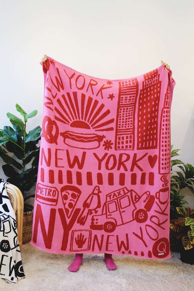 Calhoun & Co New York NEW YORK CITY KNIT BLANKET in BIG APPLE PINK & RED