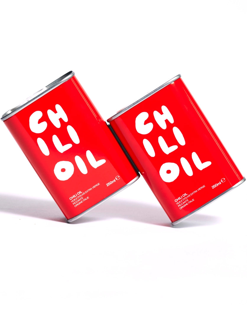 Zwei Dosen OLEA PIA Chili Oil 250 ml