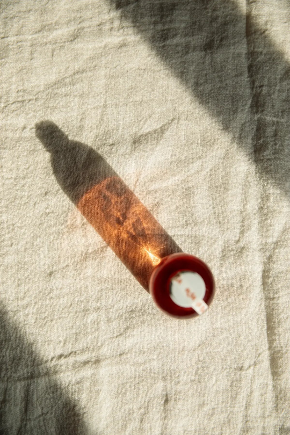 OLEA PIA Rosé Balsamico 250 ml im Sonnenlicht