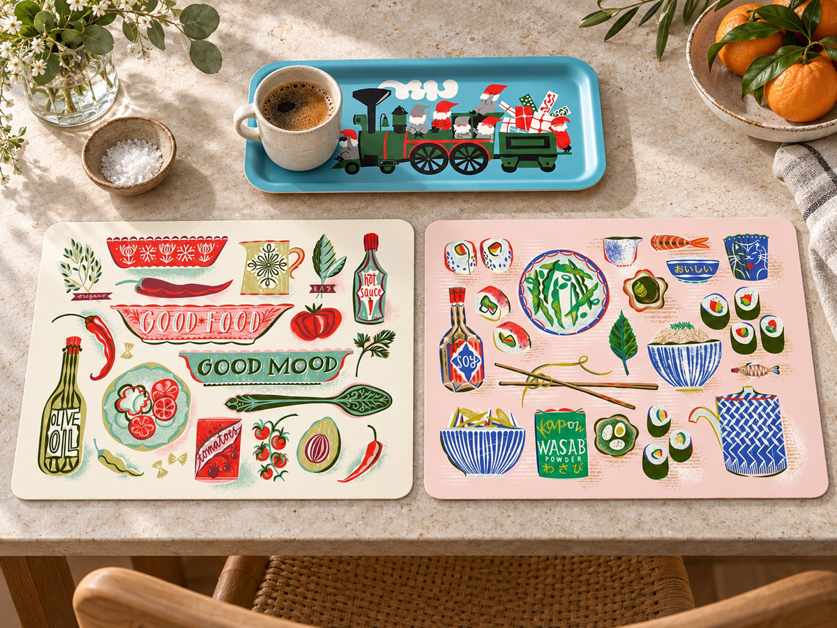 Jamida Asta Barrington Good Food - Tablemat 38x29cm, Jamida Asta Barrington Sushi - Tablemat 38x29cm, Jamida Jerry Roupe Santa Train - Tray 32x15cm – KI-generierte Styling-Idee; Dekoration und weitere Produkte nicht im Lieferumfang.
